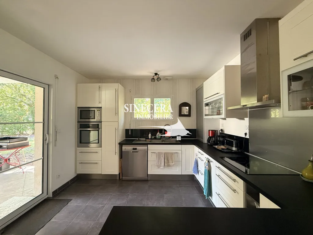 Cuisine - Maison Contemporaine avec Piscine à Sanguinet