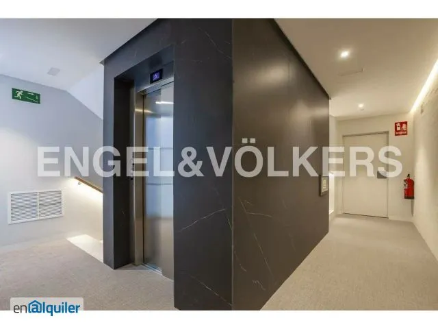 Esik - Loft-Style Flat with Rooftop Pool in Chamberí