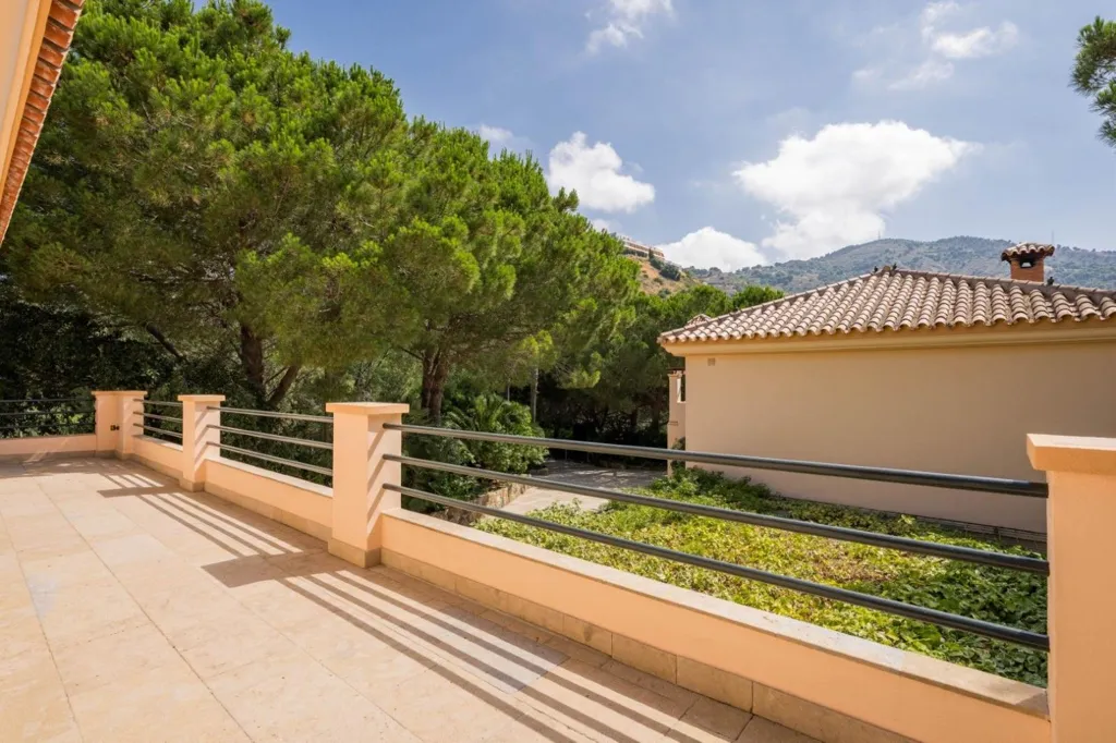 Terrass - Mediterranean Villa with Private Helipad in Ojén