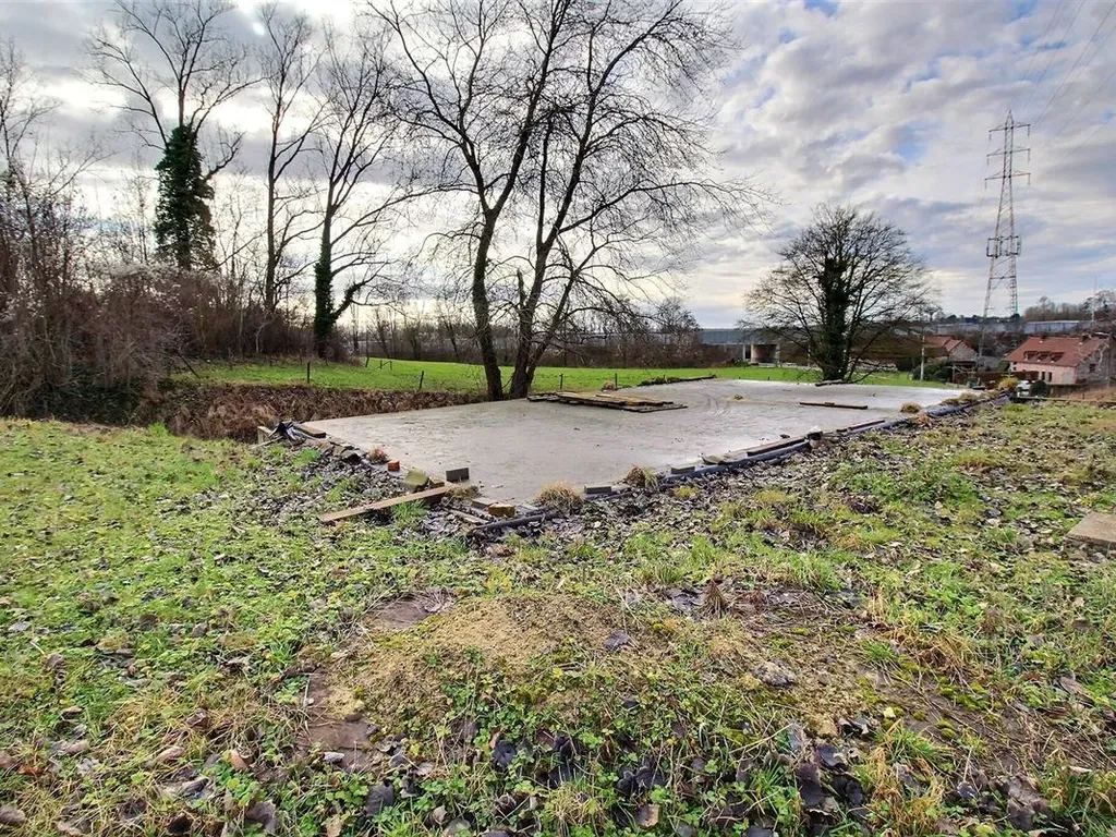 Garden - Buildable Plot with Undercroft in Saint-Denis