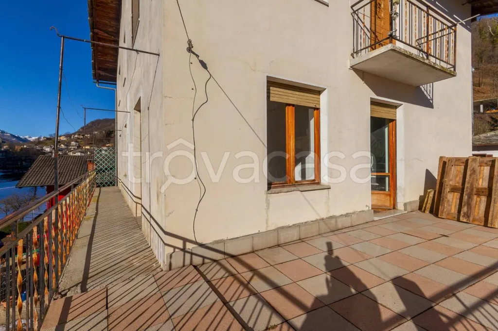 Terrasse - Detached House with Three Garages in Frassino