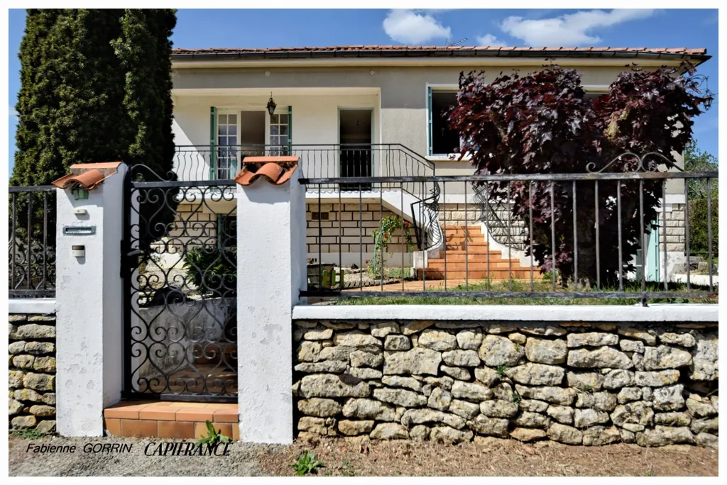 Exterior - 8-Piece House with Garage in Aigondigné