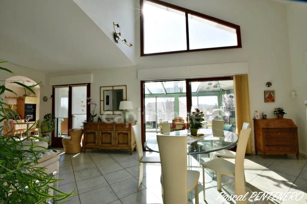 Sala da pranzo - Architectural House with Panoramic View in Gap