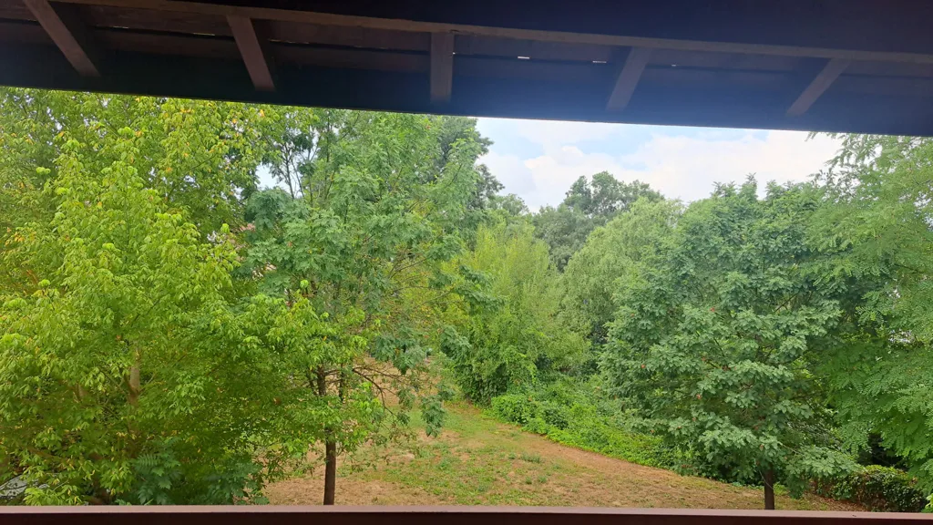 Balcon - Appartement Rénové avec Balcon et Vue sur la Nature à Proximité du Centre