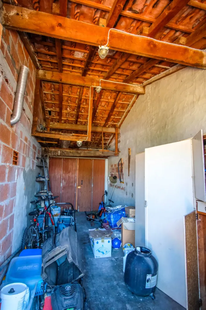 Garaaž - Three-Bedroom House with Garden in La Teste-de-Buch