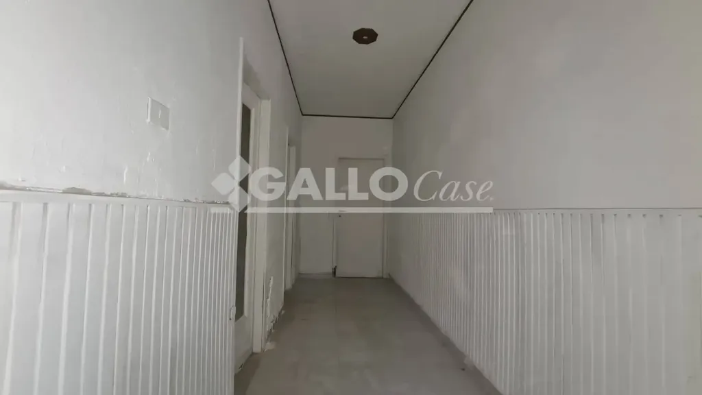Esik - Semi-Basement Flat in Cosenza