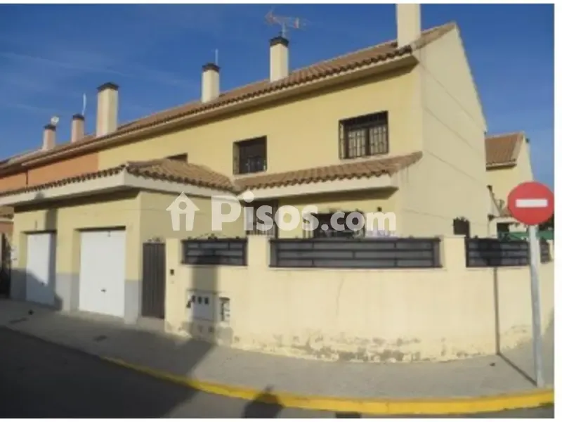 Välivaade - Semi-Detached House with Garage in Numancia de La Sagra