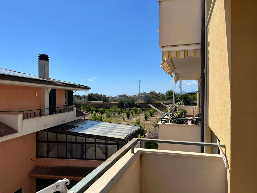Balcone - Three-Bedroom Flat with Balconies in Siderno