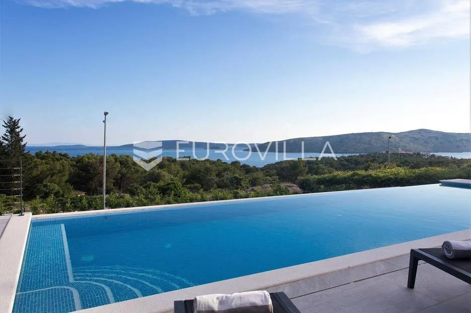Piscine - Luxury Villa with Pool and Views in Seget, Trogir