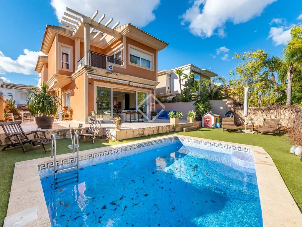 Bassein - Luxury Villa with Pool and Mountain View in Alicante