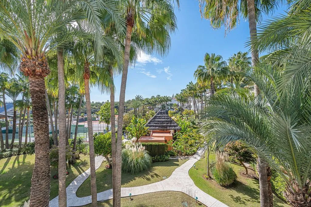 Aed - Duplex with Pool in Marbella's Golden Mile