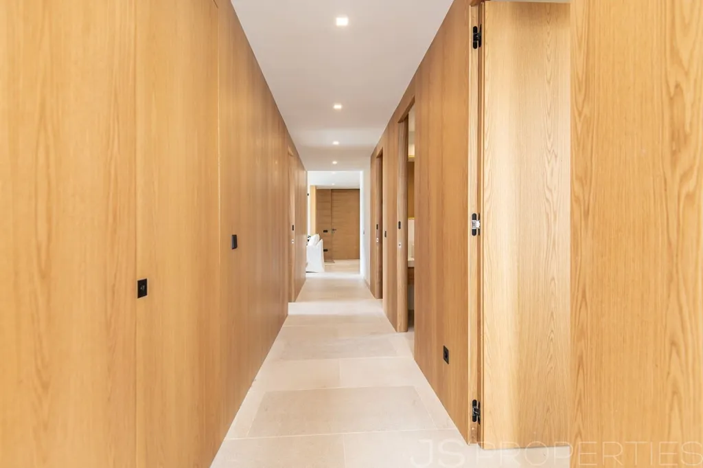 hallway_entrance