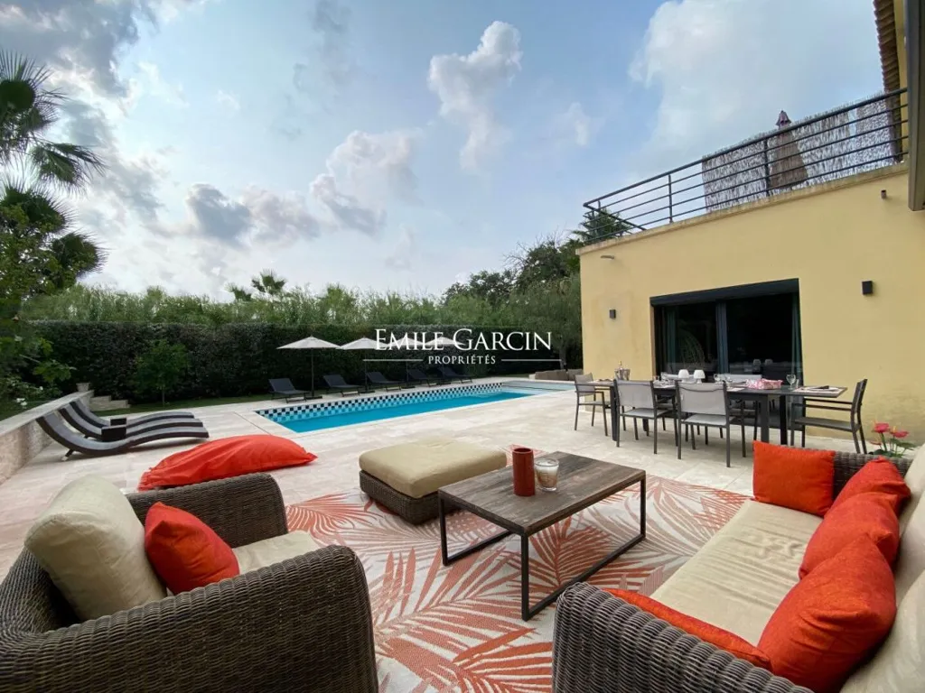 Piscina - Modern Villa with Pool near Saint-Tropez