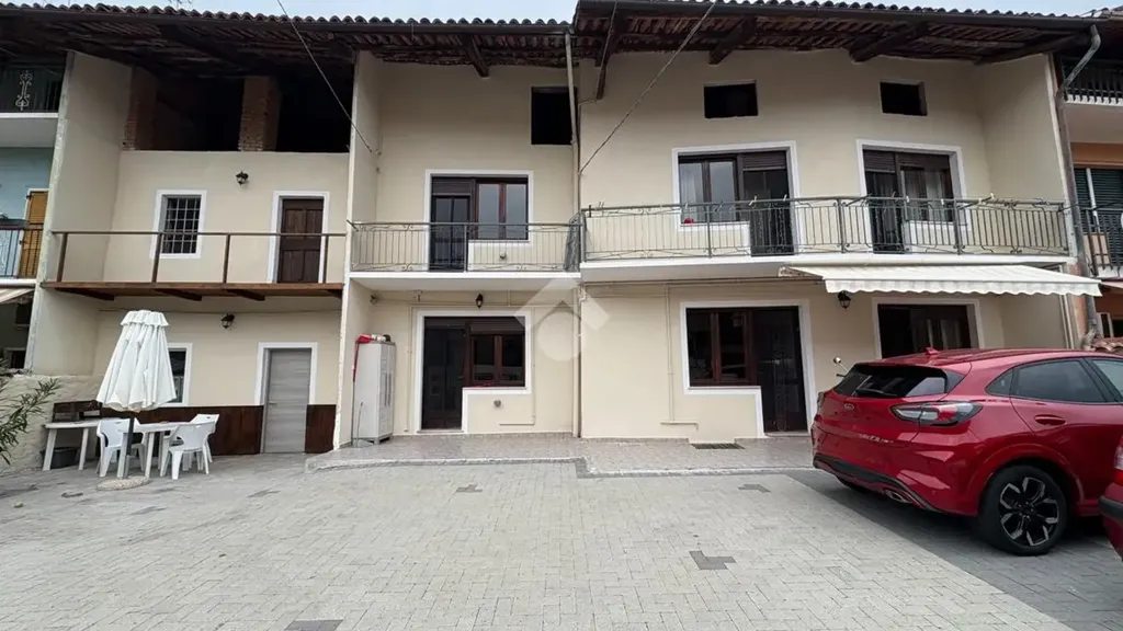 Välivaade - Semi-Independent House with Private Courtyard in Caravino
