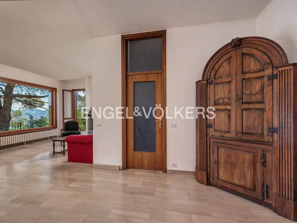 Living Room - Villa with Lake View in Galbiate
