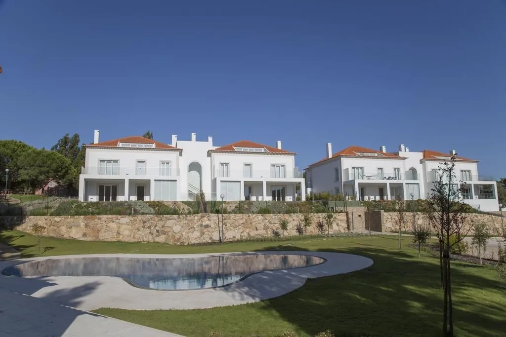 Bassein - Luxury Duplex Flat with Pool in Estoril