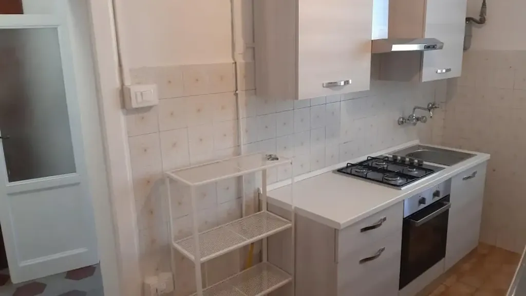 Cuisine - Student Apartment with Garden in Pisa