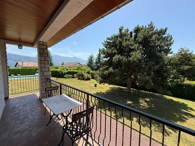 Terrazza - House with Pool in Moirans