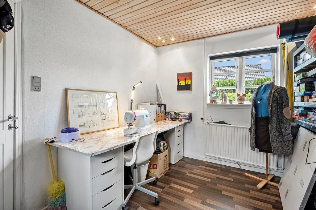 Bureau - Villa with Garden View in Birkende