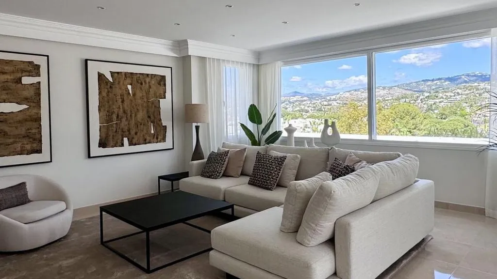 Elutuba - Penthouse with Golf Course Views in Marbella