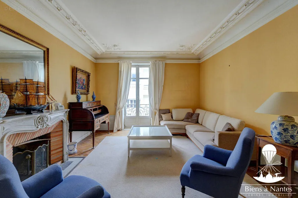 Elutuba - T5 Apartment with Parking in Monselet, Nantes