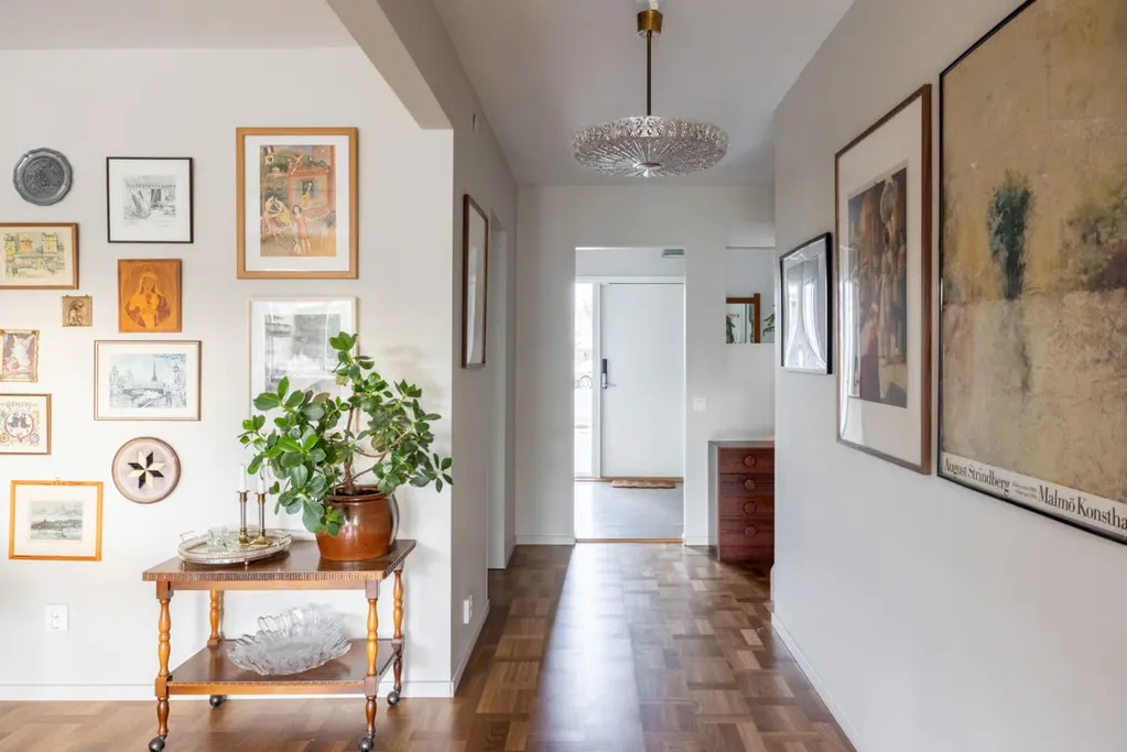 Ingresso - Renovated 2-Storey House with Garden in Bellevue