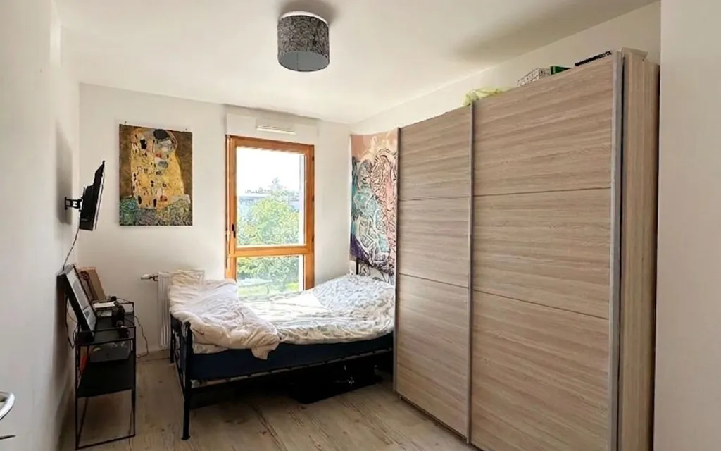 Bedrooms - Spacious Duplex with Terrace in Urban Area