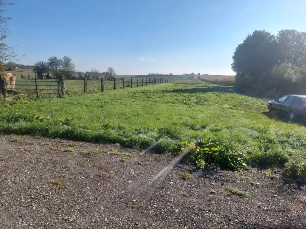Aed - Buildable Land with South-East Exposure in Calm Area