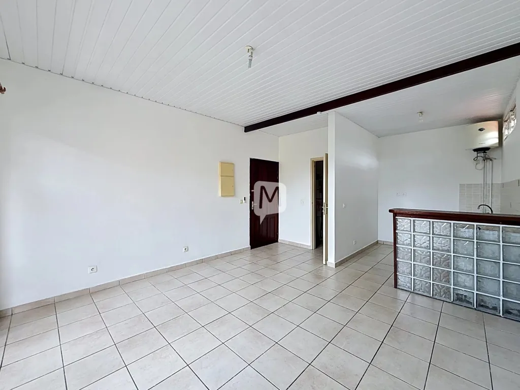 Séjour - Studio avec Balcon au Centre de Cayenne