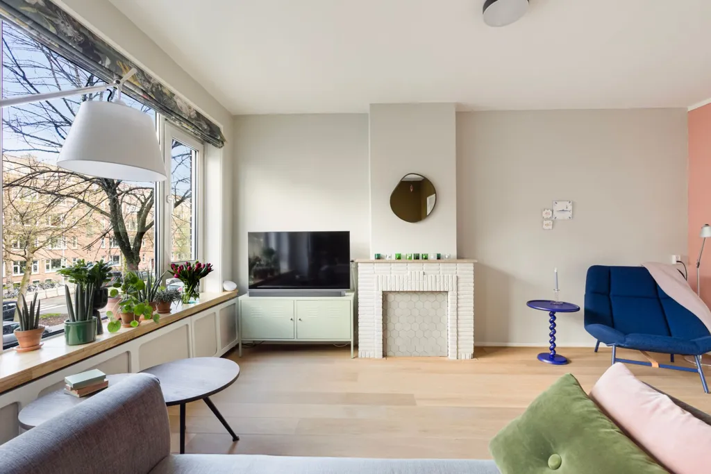 Séjour - 1940s Apartment with South-Facing Balcony in Blijdorp