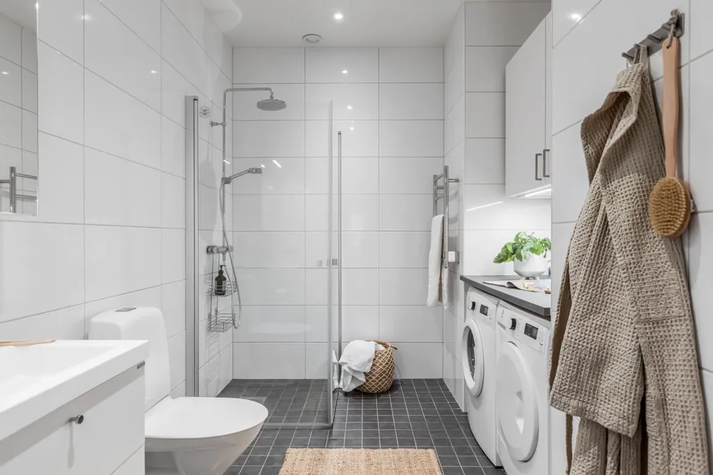 Salles de bain - Modern Flat with Glass Balcony in Österplan