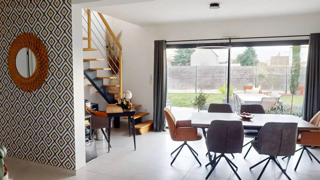 Salle à manger - Maison Contemporaine avec Jardin à Olivet