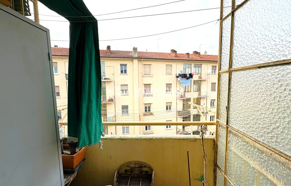 Balcon - Central Apartment with Balcony in Pinerolo