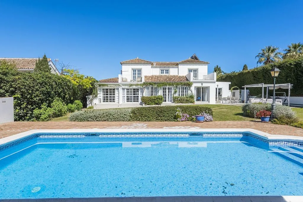 Piscine - Chalet with Pool and Terrace in Sotogrande Costa