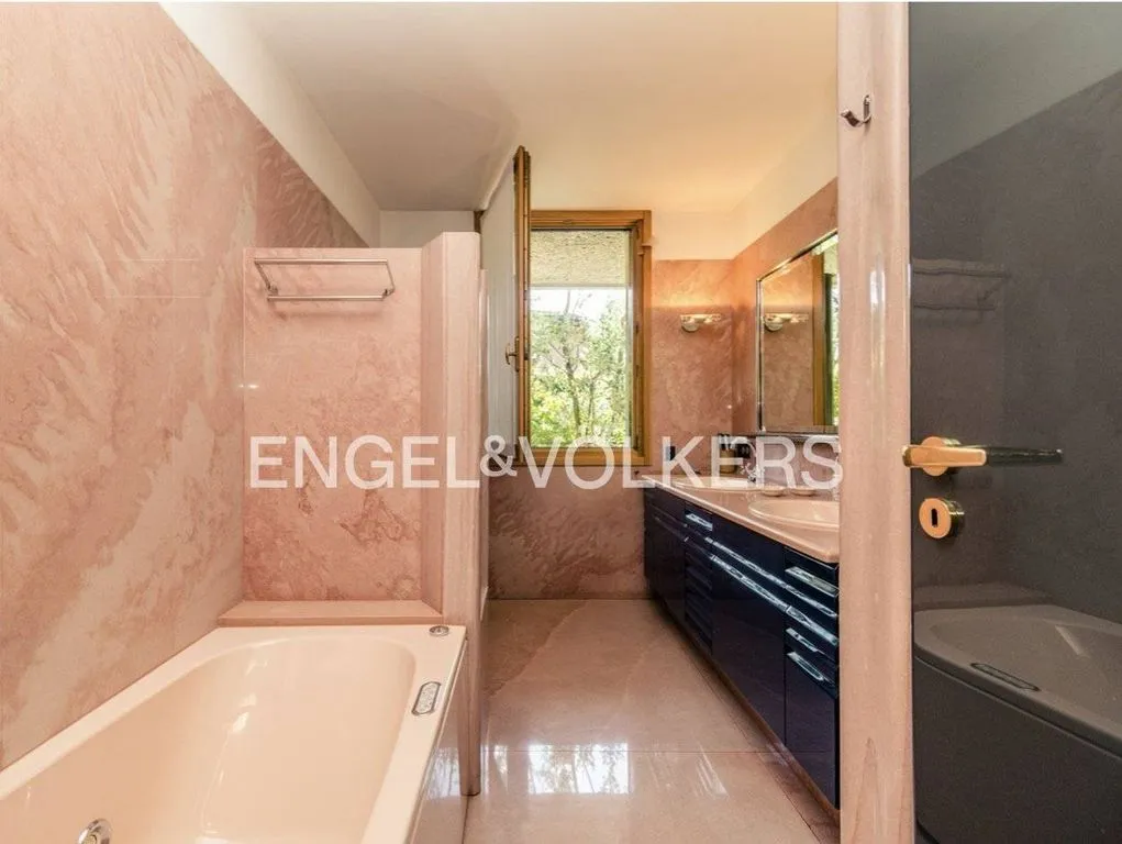 Vannitoad - Luxury Villa with Pool in Lipomo, Lombardy