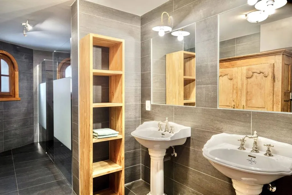 Salles de bain - Chalet Luxueux avec Vue Montagne à Châtel