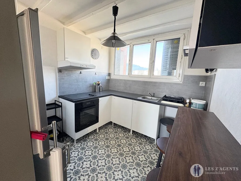 Kitchen - Meubled 4-Bedroom Apartment with View in Saint-Martin-d'Hères