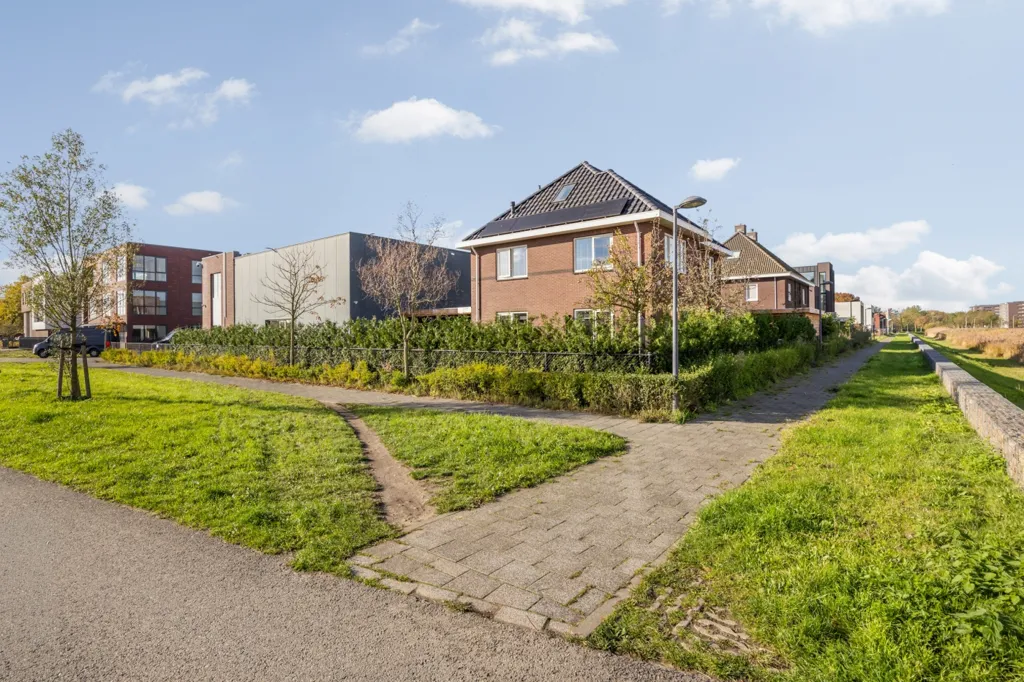 Välivaade - Detached House with Business Hall in Breda