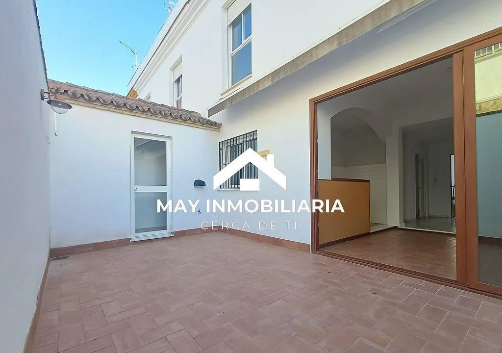 Aed - Semi-detached House with River View in Coria del Río
