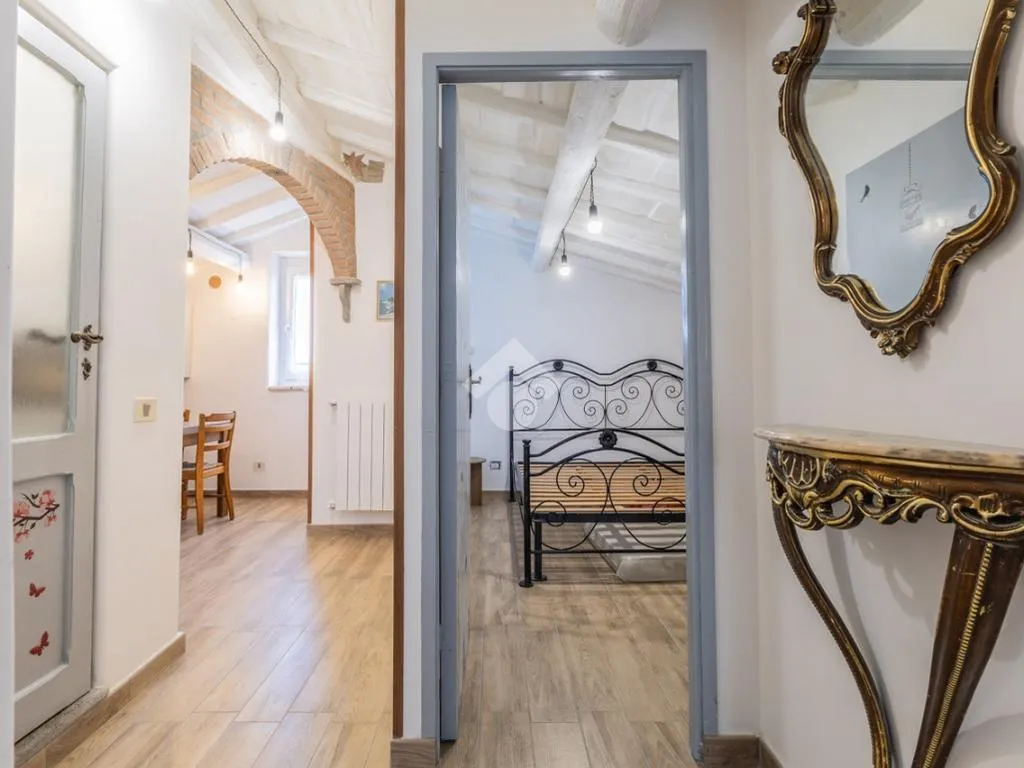 Esik - Rustic Attico with Balcony in Capranica
