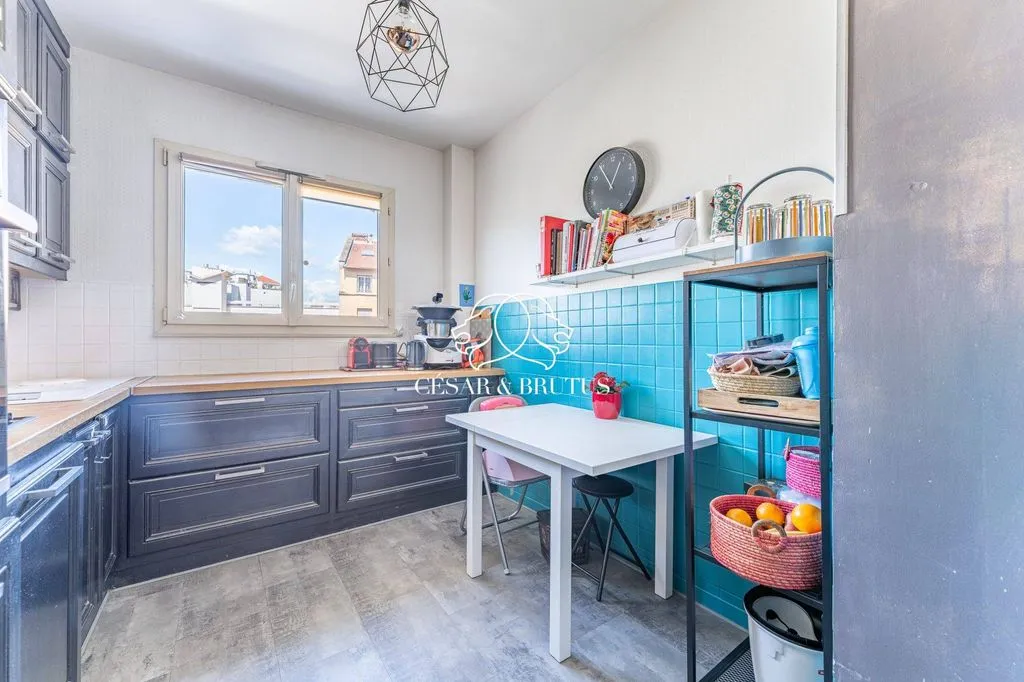 Köök - Luxury Flat with Balcony in Lyon's 7th Arrondissement