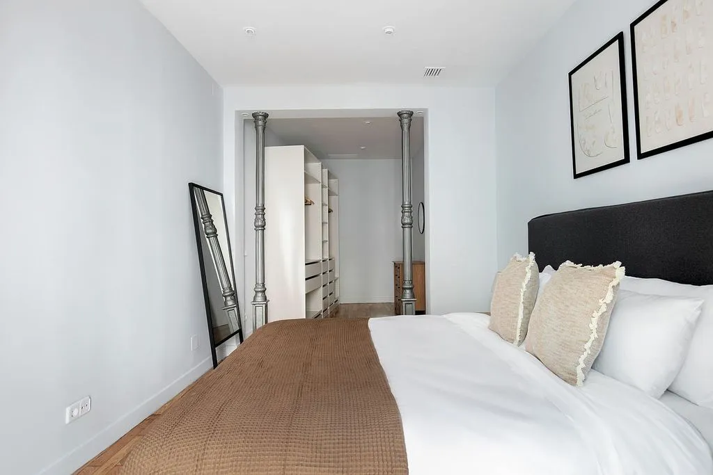 Bedrooms - Furnished Flat with Balcony in Madrid Centre