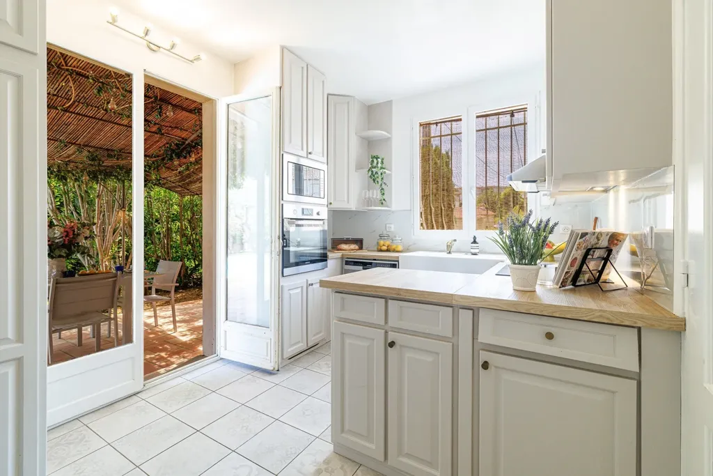 Kitchen - Character House with Pool in Nice Cimiez
