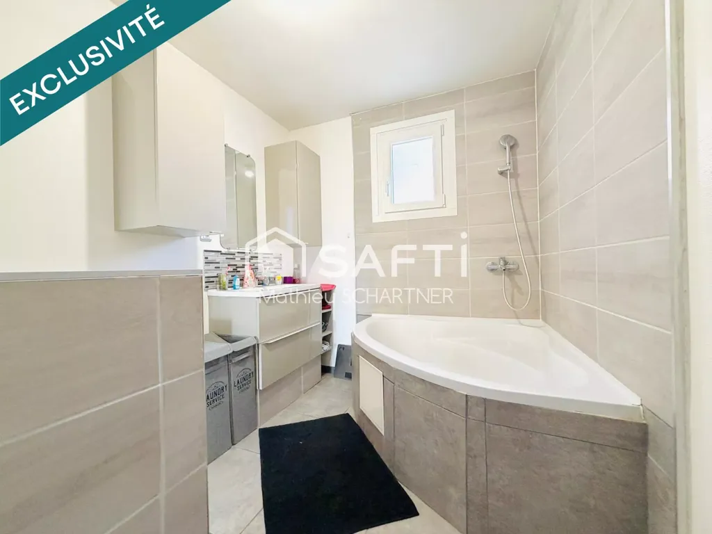 Salles de bain - Maison de Plain-Pied avec Véranda à Illtal