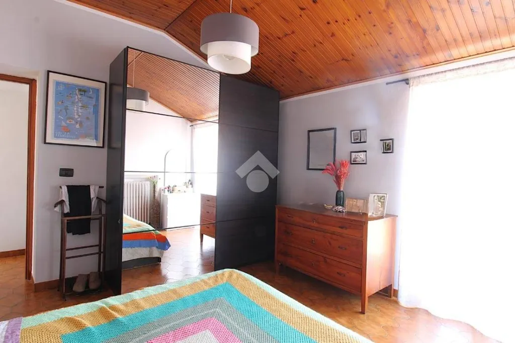 Chambres - 3-Room Apartment with Balcony in Santena