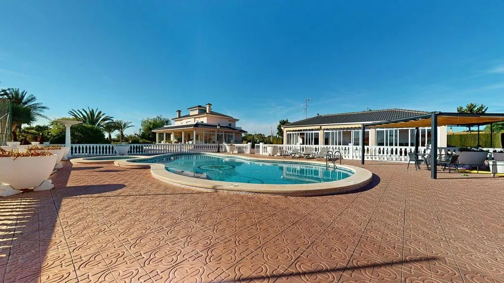 Piscine - Luxury Detached House with Pool in Perleta