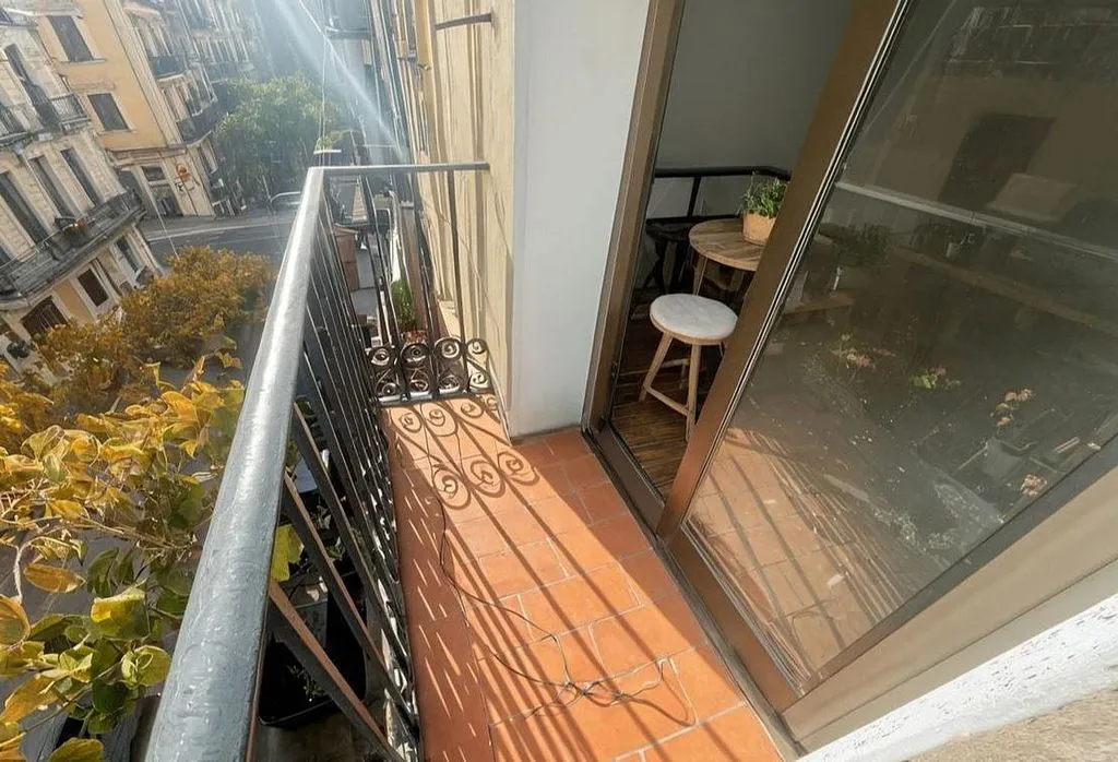 Rõdu - Two-Bedroom Apartment with Balcony in El Poble Sec