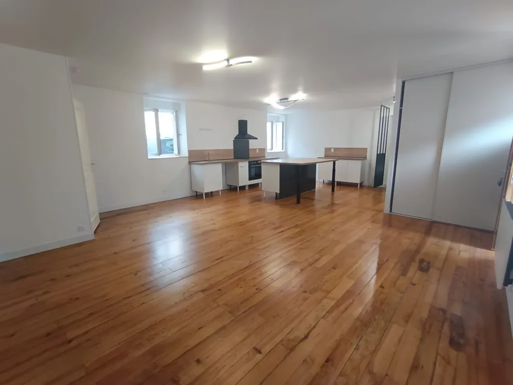Köök - 2-Bedroom Flat in Centre Écommoy