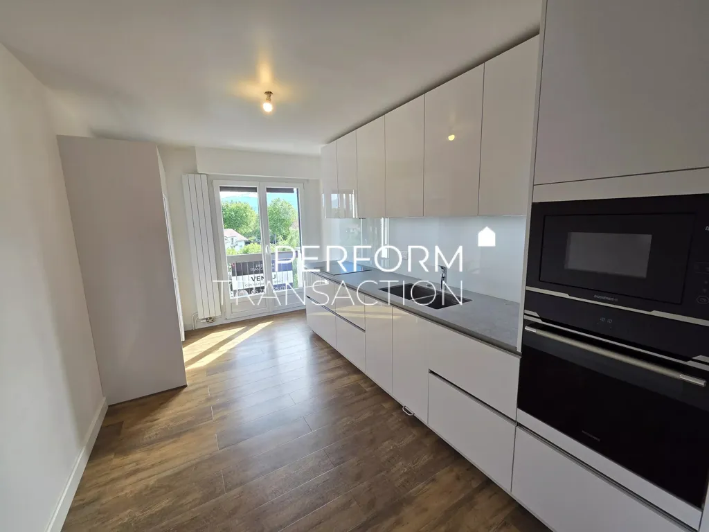Köök - Duplex Apartment with Balcony in Échirolles