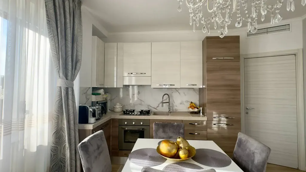 Salle à manger - Rear-Facing Apartment with Balcony in Cinisello Balsamo